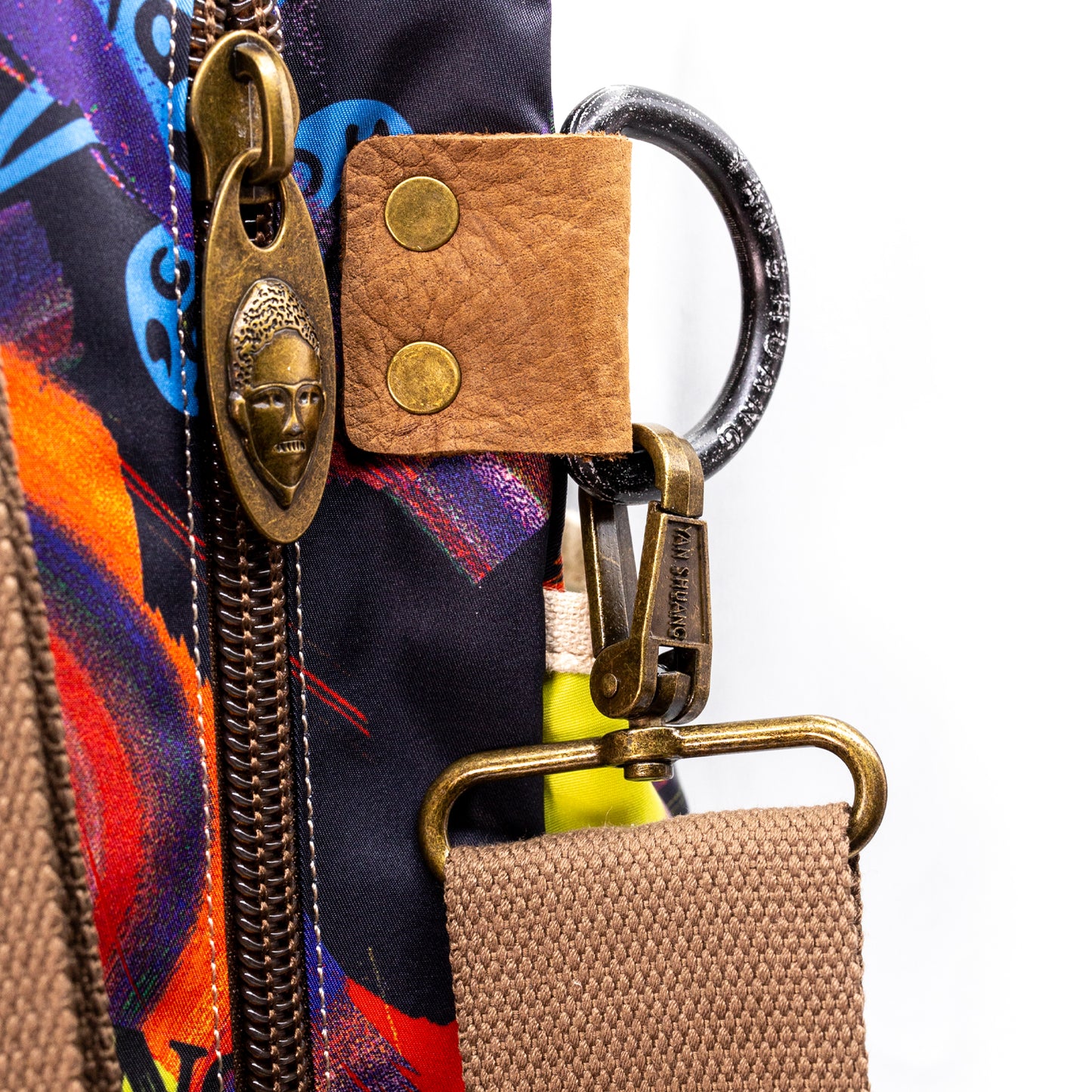 YAN SHUANG Mochila Ejecutiva Cuervo De Colores Piel Negra
