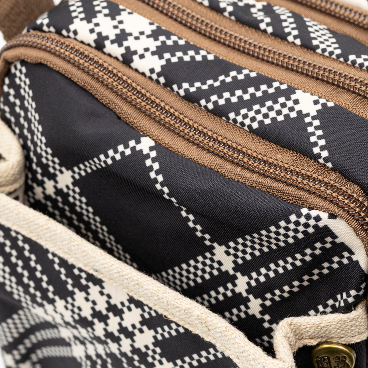 YAN SHUANG Unisex Lattice Shoulder Bag